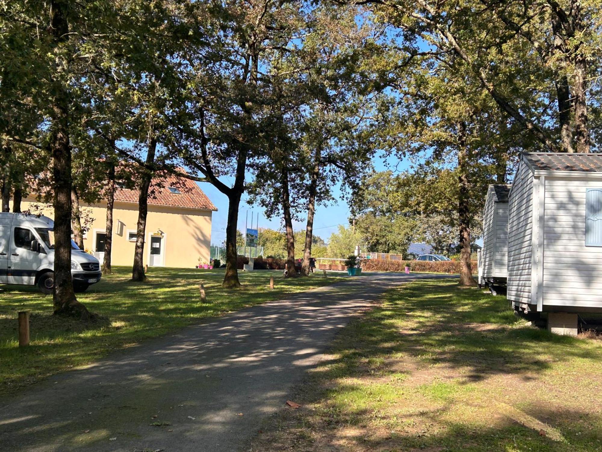 Camping Les Petites Minaudieres Coussay-les-Bois المظهر الخارجي الصورة